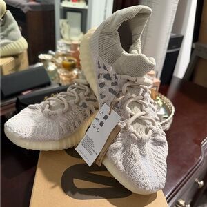 Yeezy 350 V2 CMPCT